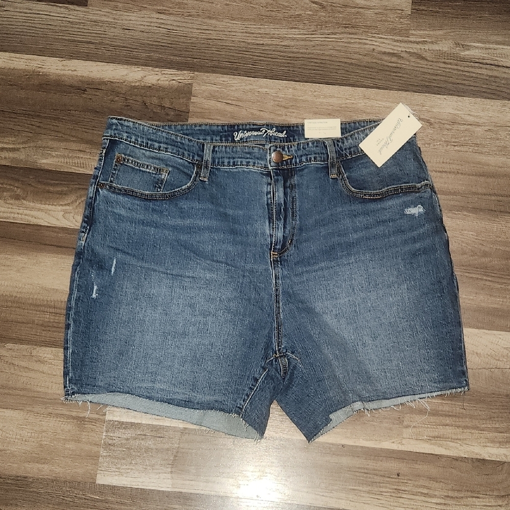 Universal Thread Distressed Boyfriend Denim Shorts Size 20W NWT - Picture 1 of 7